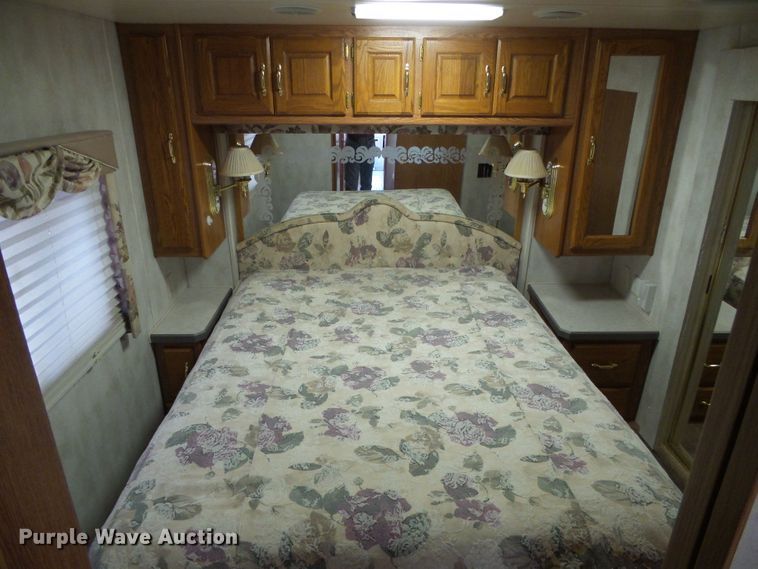 image for item DC5107 2000 Freightliner 38WDD Endeavor Holiday Rambler RV