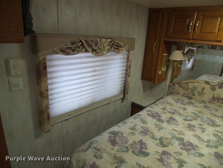 image for item DC5107 2000 Freightliner 38WDD Endeavor Holiday Rambler RV