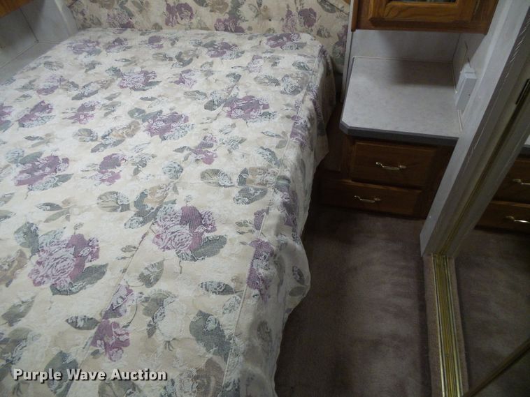 image for item DC5107 2000 Freightliner 38WDD Endeavor Holiday Rambler RV