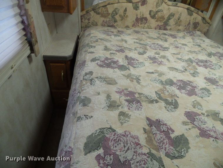 image for item DC5107 2000 Freightliner 38WDD Endeavor Holiday Rambler RV