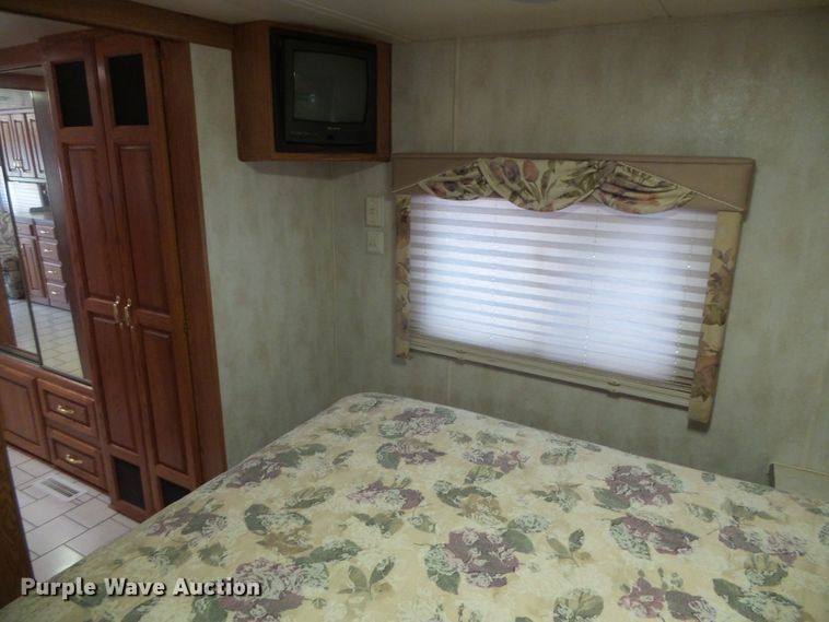 image for item DC5107 2000 Freightliner 38WDD Endeavor Holiday Rambler RV