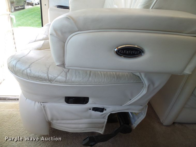 image for item DC5107 2000 Freightliner 38WDD Endeavor Holiday Rambler RV