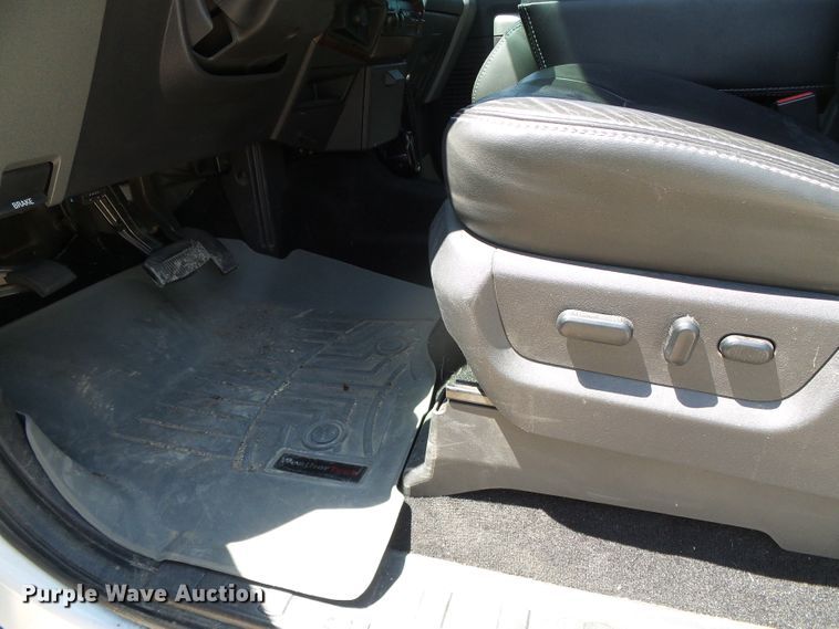 image for item DC5109 2011 Ford F350 Super Duty Lariat Crew Cab pickup truck