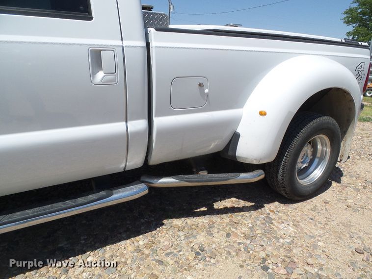 image for item DC5109 2011 Ford F350 Super Duty Lariat Crew Cab pickup truck