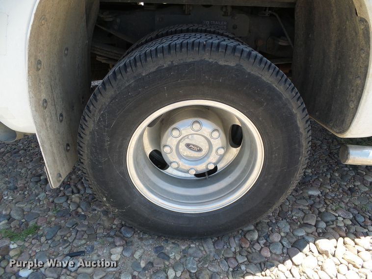 image for item DC5109 2011 Ford F350 Super Duty Lariat Crew Cab pickup truck