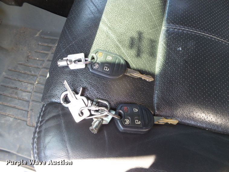 image for item DC5109 2011 Ford F350 Super Duty Lariat Crew Cab pickup truck