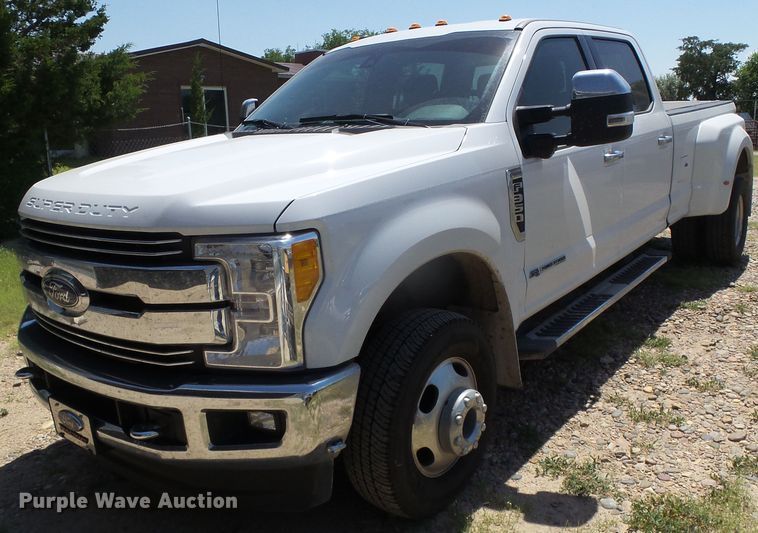 image for item DC5110 2017 Ford F350 Super Duty Lariat Crew Cab pickup truck