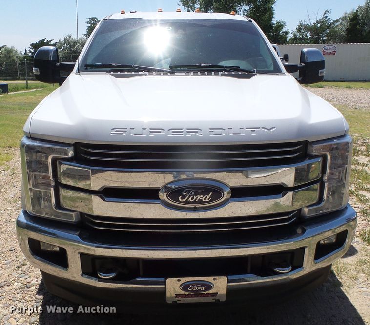 image for item DC5110 2017 Ford F350 Super Duty Lariat Crew Cab pickup truck