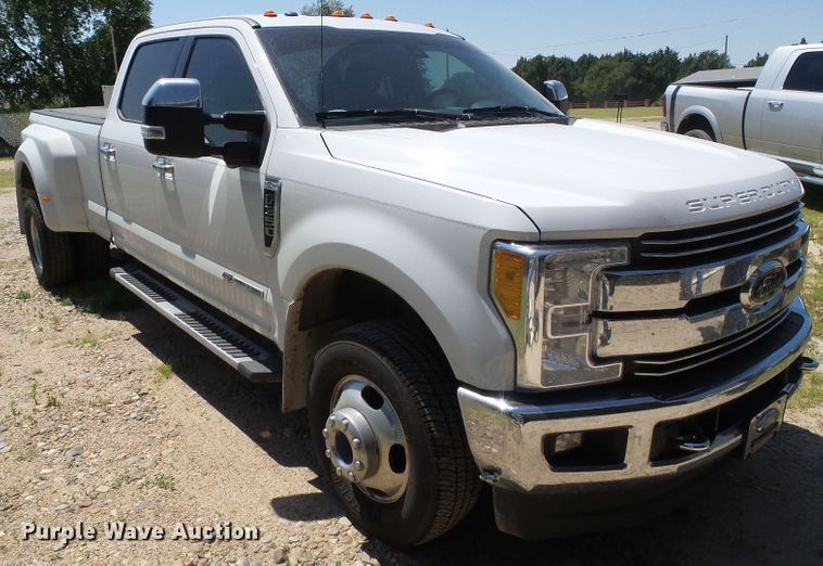image for item DC5110 2017 Ford F350 Super Duty Lariat Crew Cab pickup truck