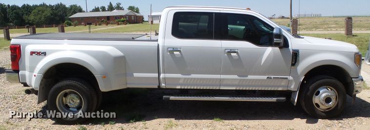 image for item DC5110 2017 Ford F350 Super Duty Lariat Crew Cab pickup truck