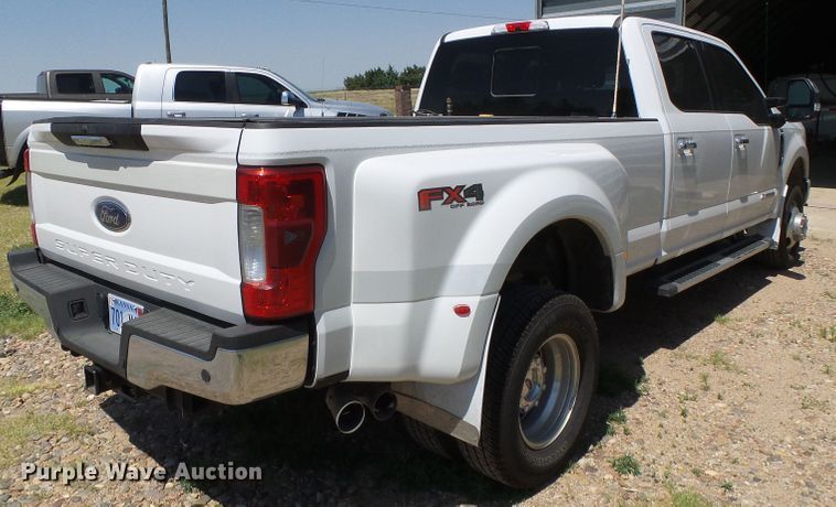 image for item DC5110 2017 Ford F350 Super Duty Lariat Crew Cab pickup truck
