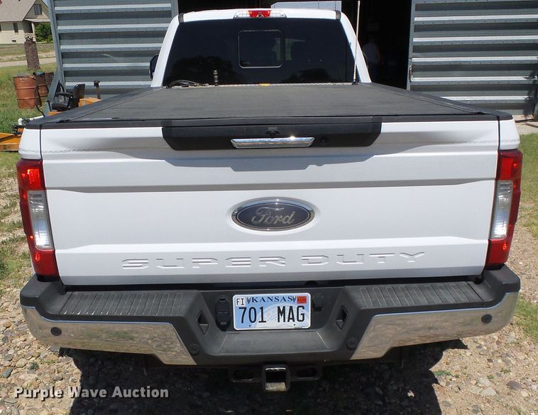 image for item DC5110 2017 Ford F350 Super Duty Lariat Crew Cab pickup truck