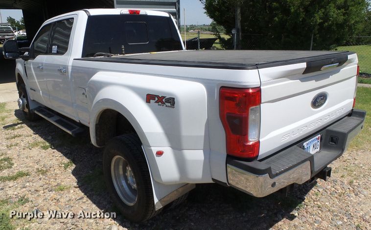 image for item DC5110 2017 Ford F350 Super Duty Lariat Crew Cab pickup truck