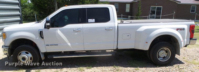 image for item DC5110 2017 Ford F350 Super Duty Lariat Crew Cab pickup truck