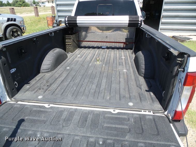 image for item DC5110 2017 Ford F350 Super Duty Lariat Crew Cab pickup truck