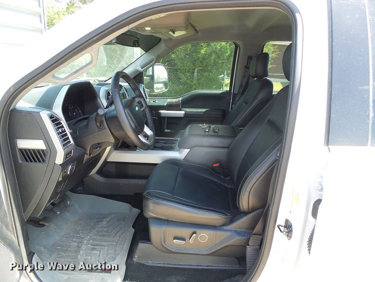 image for item DC5110 2017 Ford F350 Super Duty Lariat Crew Cab pickup truck