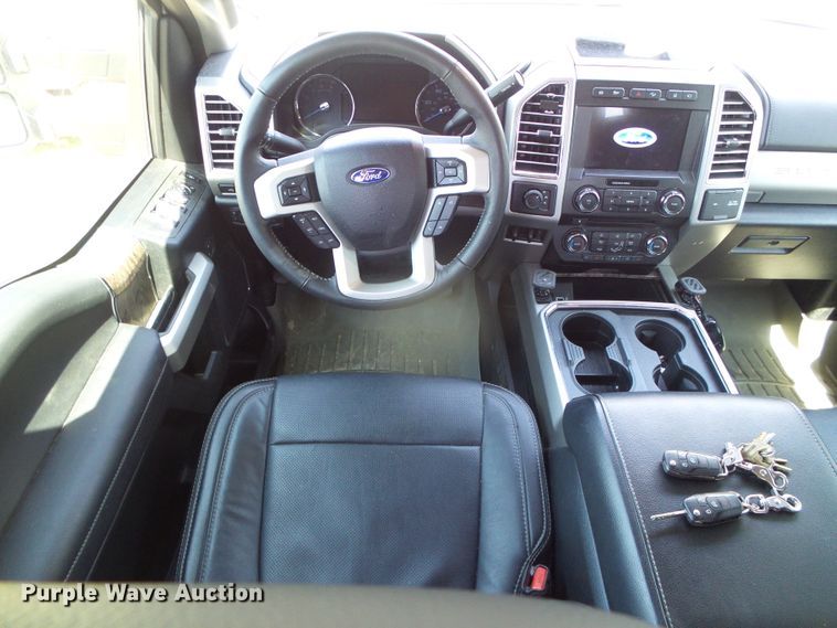 image for item DC5110 2017 Ford F350 Super Duty Lariat Crew Cab pickup truck