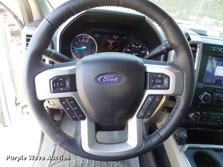 image for item DC5110 2017 Ford F350 Super Duty Lariat Crew Cab pickup truck