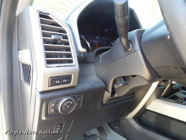 image for item DC5110 2017 Ford F350 Super Duty Lariat Crew Cab pickup truck