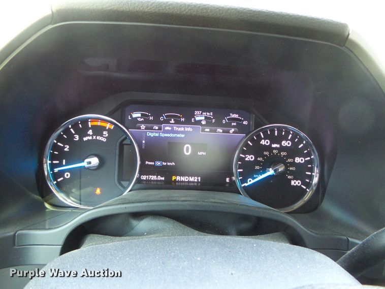 image for item DC5110 2017 Ford F350 Super Duty Lariat Crew Cab pickup truck