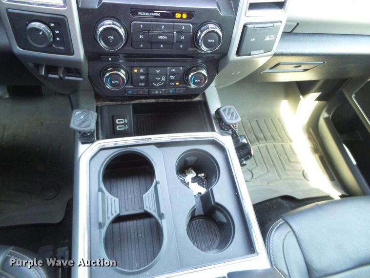 image for item DC5110 2017 Ford F350 Super Duty Lariat Crew Cab pickup truck