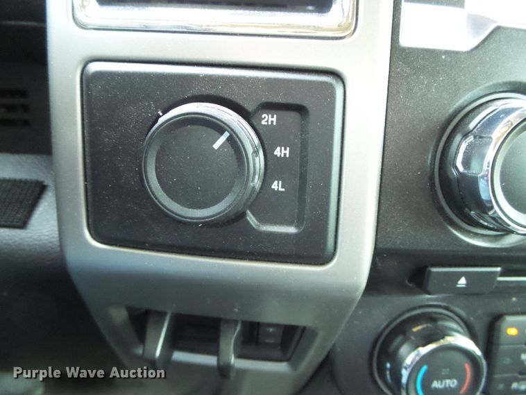 image for item DC5110 2017 Ford F350 Super Duty Lariat Crew Cab pickup truck