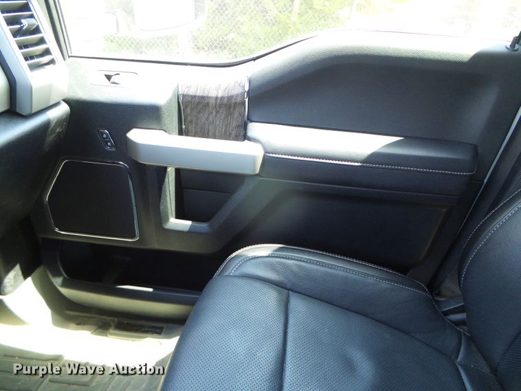 image for item DC5110 2017 Ford F350 Super Duty Lariat Crew Cab pickup truck