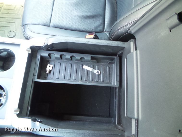 image for item DC5110 2017 Ford F350 Super Duty Lariat Crew Cab pickup truck