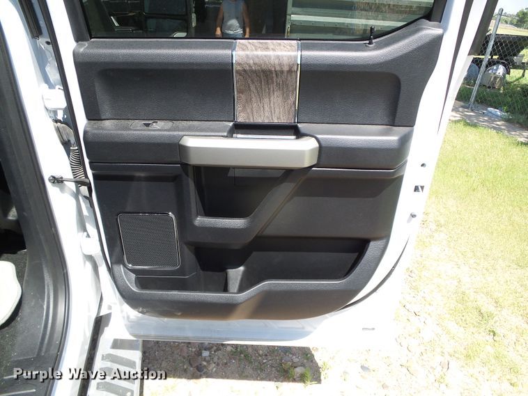 image for item DC5110 2017 Ford F350 Super Duty Lariat Crew Cab pickup truck