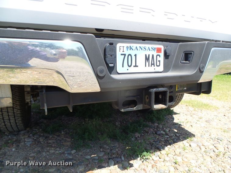 image for item DC5110 2017 Ford F350 Super Duty Lariat Crew Cab pickup truck