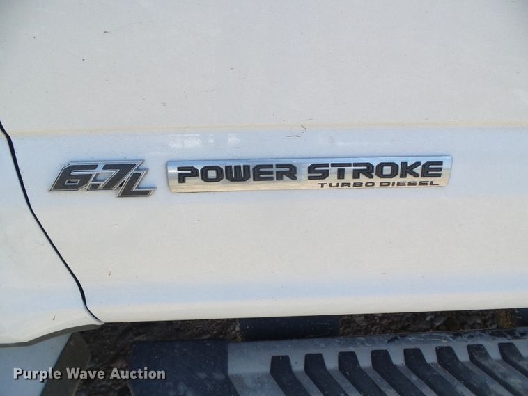 image for item DC5110 2017 Ford F350 Super Duty Lariat Crew Cab pickup truck