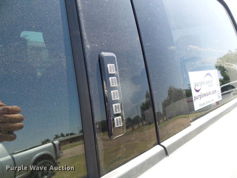 image for item DC5110 2017 Ford F350 Super Duty Lariat Crew Cab pickup truck