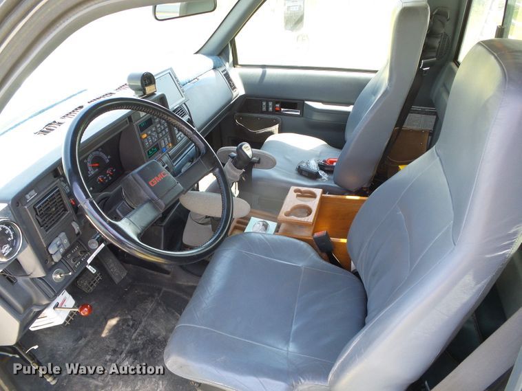 image for item DC5111 1995 GMC TopKick C6500 flatbed truck