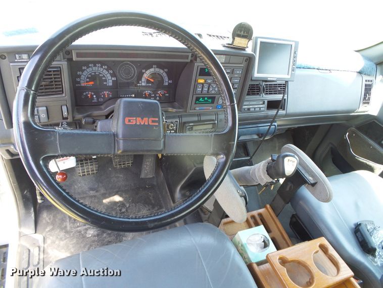 image for item DC5111 1995 GMC TopKick C6500 flatbed truck