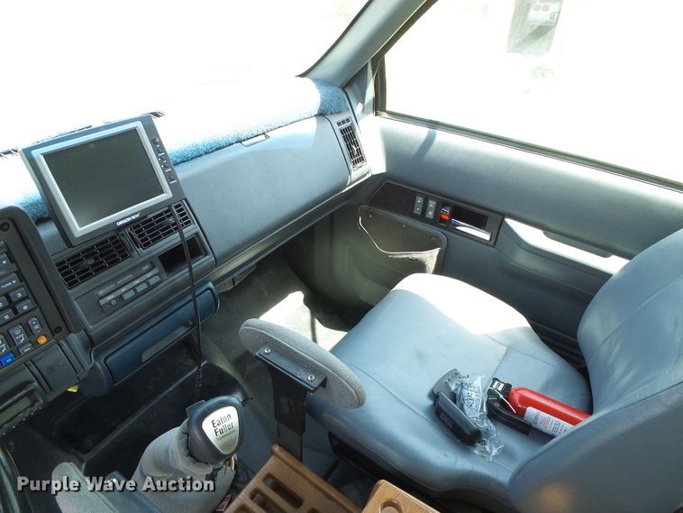 image for item DC5111 1995 GMC TopKick C6500 flatbed truck