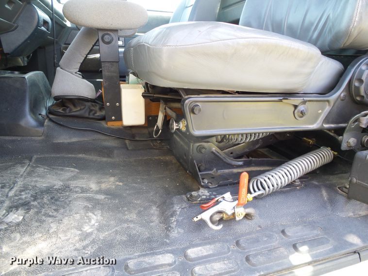 image for item DC5111 1995 GMC TopKick C6500 flatbed truck