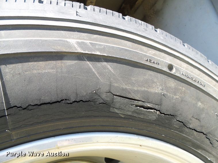 image for item DC5111 1995 GMC TopKick C6500 flatbed truck