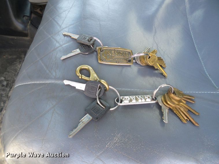 image for item DC5111 1995 GMC TopKick C6500 flatbed truck