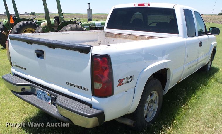 image for item DC5131 2004 Chevrolet Silverado 1500 Ext. Cab pickup truck