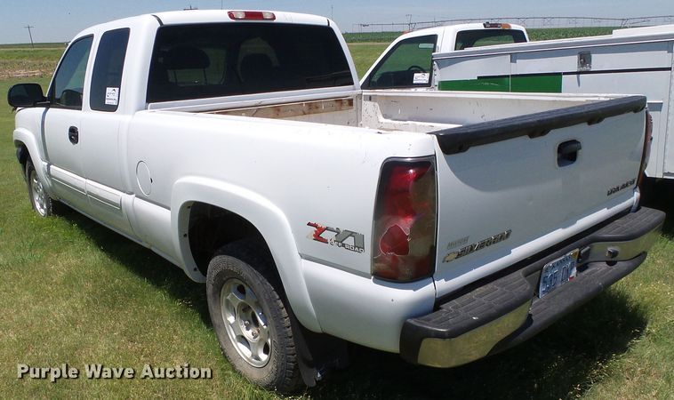 image for item DC5131 2004 Chevrolet Silverado 1500 Ext. Cab pickup truck