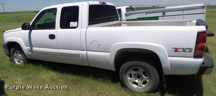 image for item DC5131 2004 Chevrolet Silverado 1500 Ext. Cab pickup truck