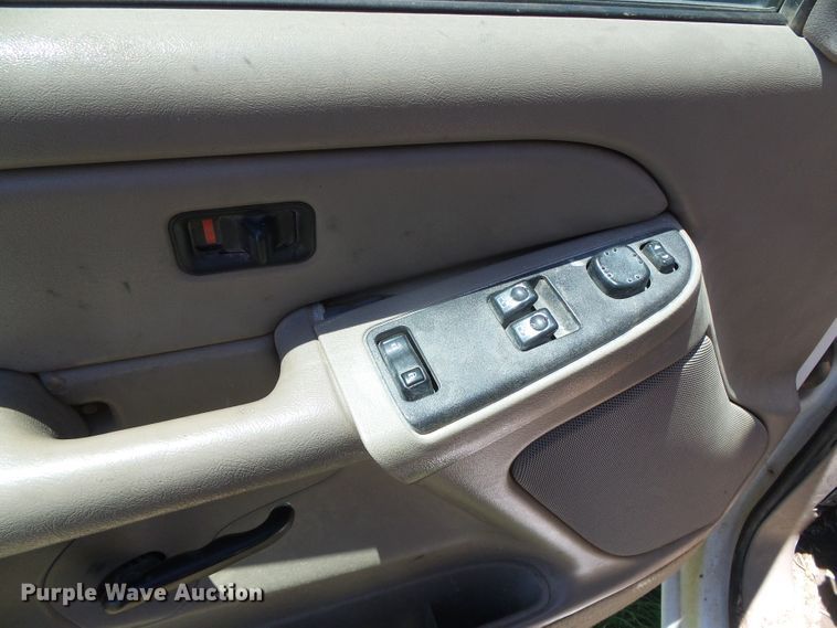 image for item DC5131 2004 Chevrolet Silverado 1500 Ext. Cab pickup truck