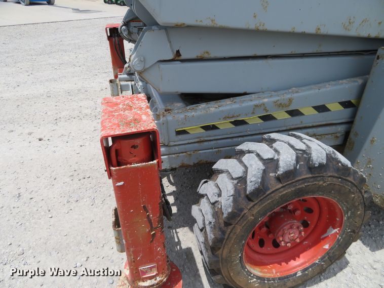 image for item DD7080 2000 Skyjack 9250 scissor lift