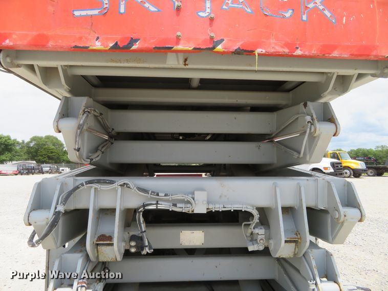 image for item DD7080 2000 Skyjack 9250 scissor lift