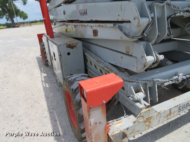 image for item DD7080 2000 Skyjack 9250 scissor lift