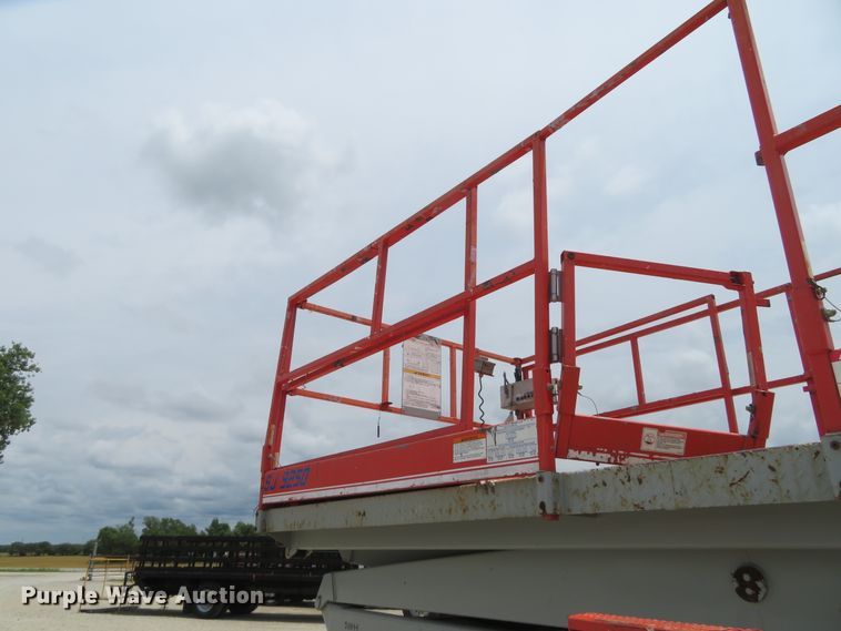 image for item DD7080 2000 Skyjack 9250 scissor lift