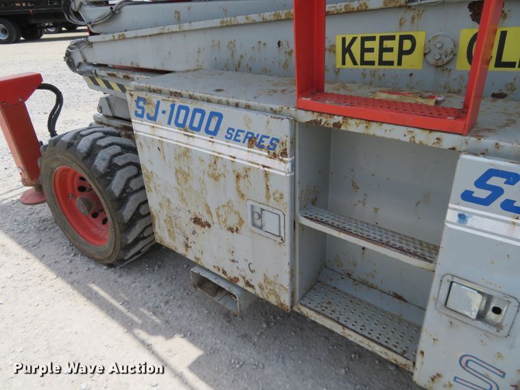 image for item DD7080 2000 Skyjack 9250 scissor lift