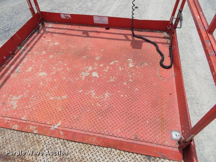 image for item DD7080 2000 Skyjack 9250 scissor lift