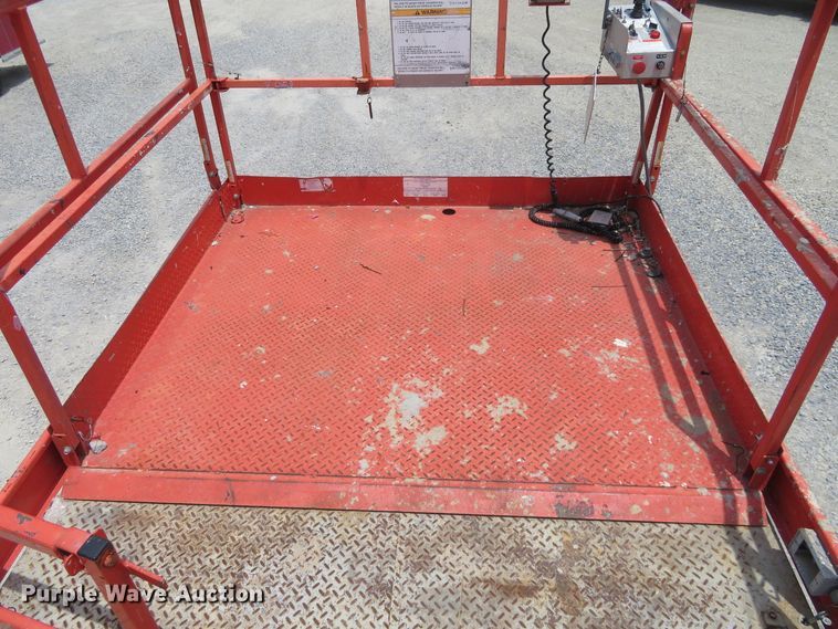 image for item DD7080 2000 Skyjack 9250 scissor lift