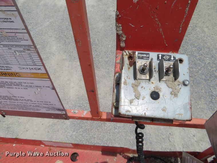 image for item DD7080 2000 Skyjack 9250 scissor lift